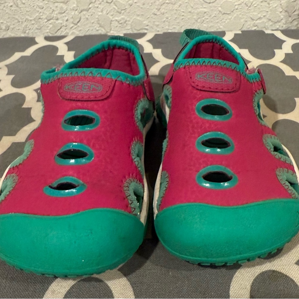 KEEN Stingray Sandal - Toddler size 5 in great condition. - Picture 2 of 5